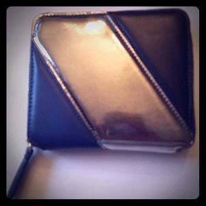 NWT Diane Von Furstenberg small zip-around wallet